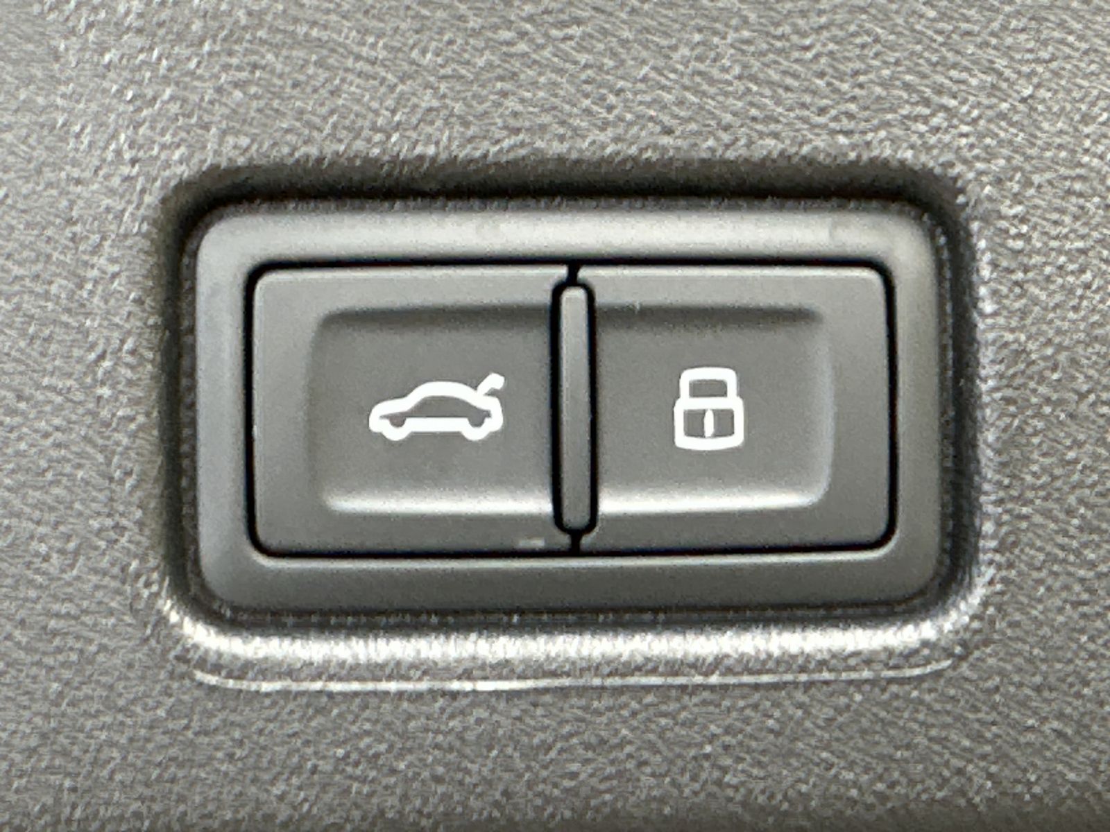 Fahrzeugabbildung Audi Q4 e-tron 35 S-Line Black NAV+LED+20ZO+V-COCKPIT