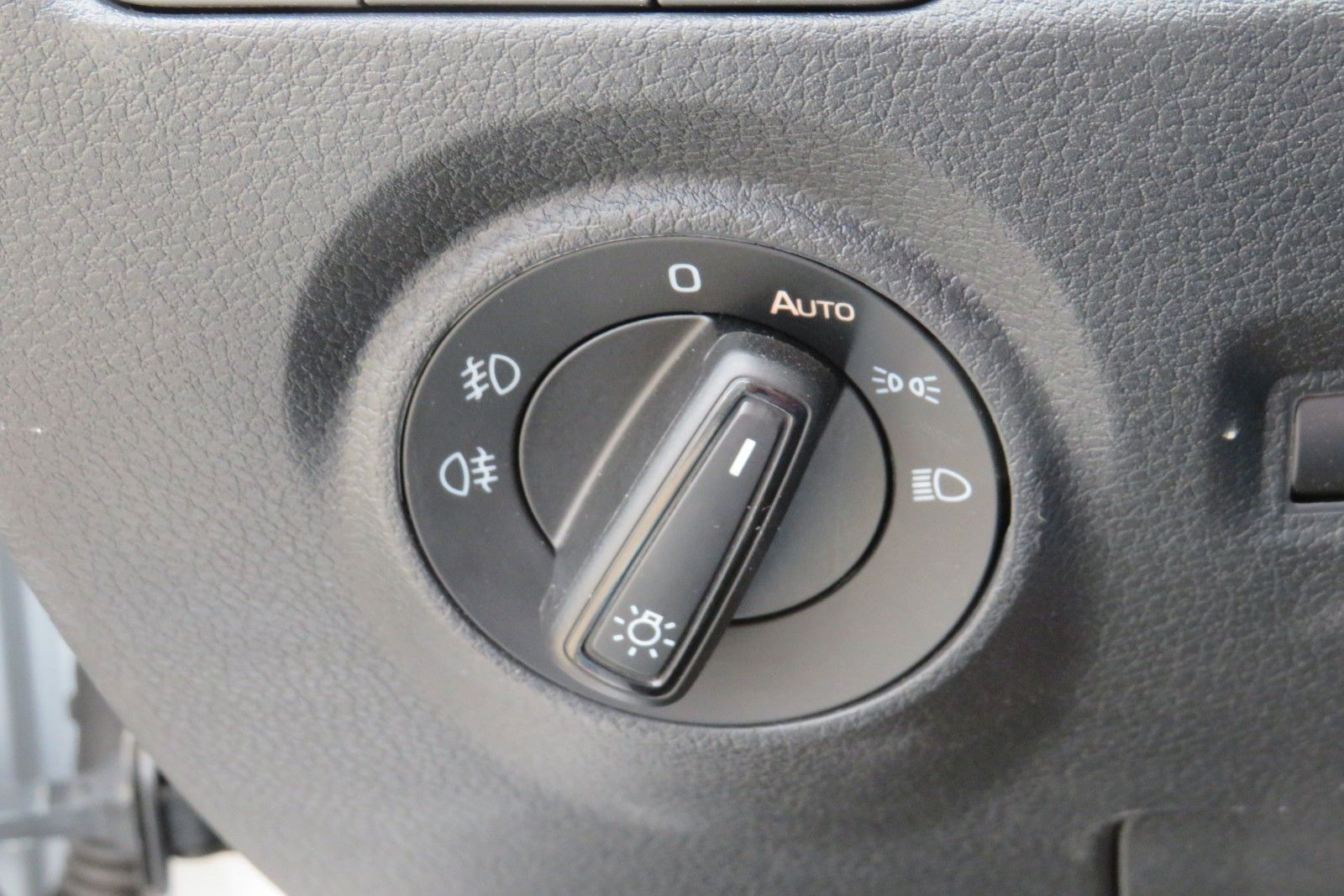 Fahrzeugabbildung SKODA Fabia Combi Ambition NAVI PDC GJ SITZH APP 1.HD