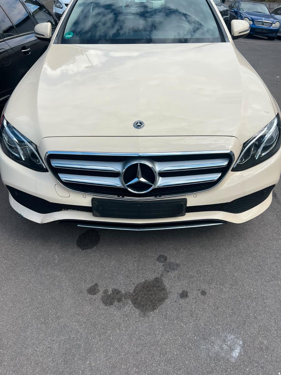 Mercedes-Benz E 220 E Limousine Taxi