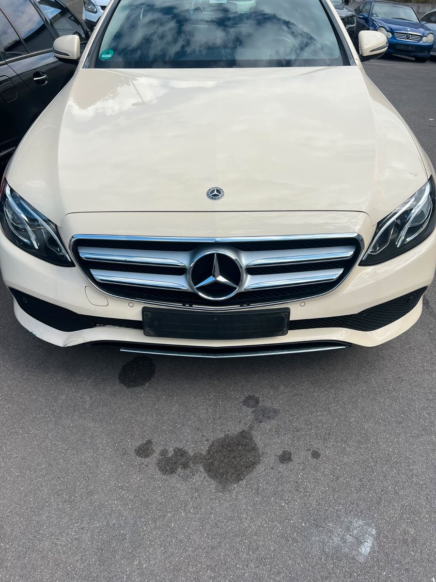 Mercedes-Benz E 220 E Limousine Taxi