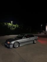 BMW E36 323i Coupe - BMW 323: E36 323i