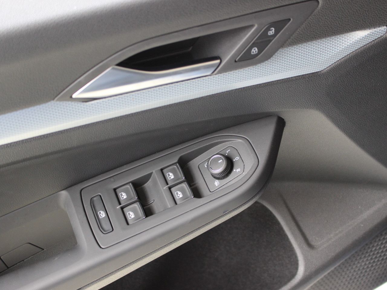 Fahrzeugabbildung Volkswagen Golf Var.1.5 TSI DSG Goal LED/AHK/RFK/NAV/ACC