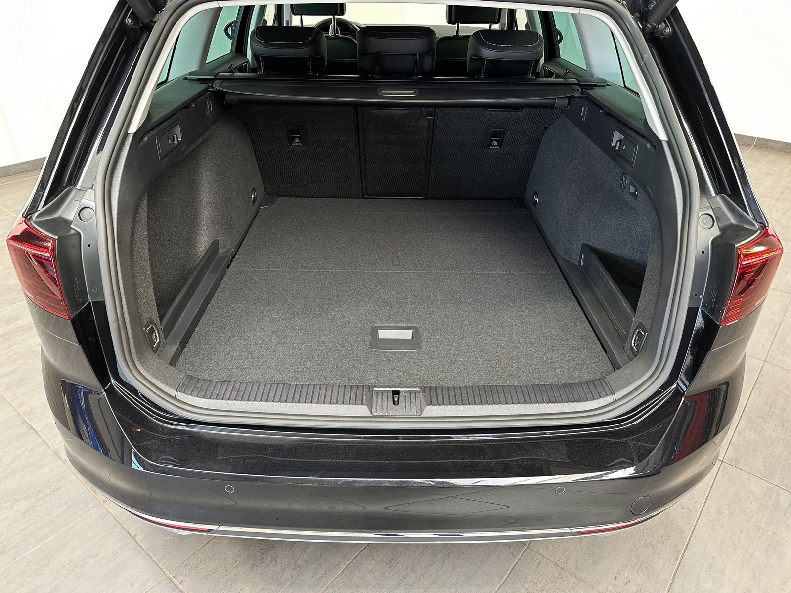 Fahrzeugabbildung Volkswagen Passat Variant 2.0 TDI DSG Elegance NAV+LED+AHK