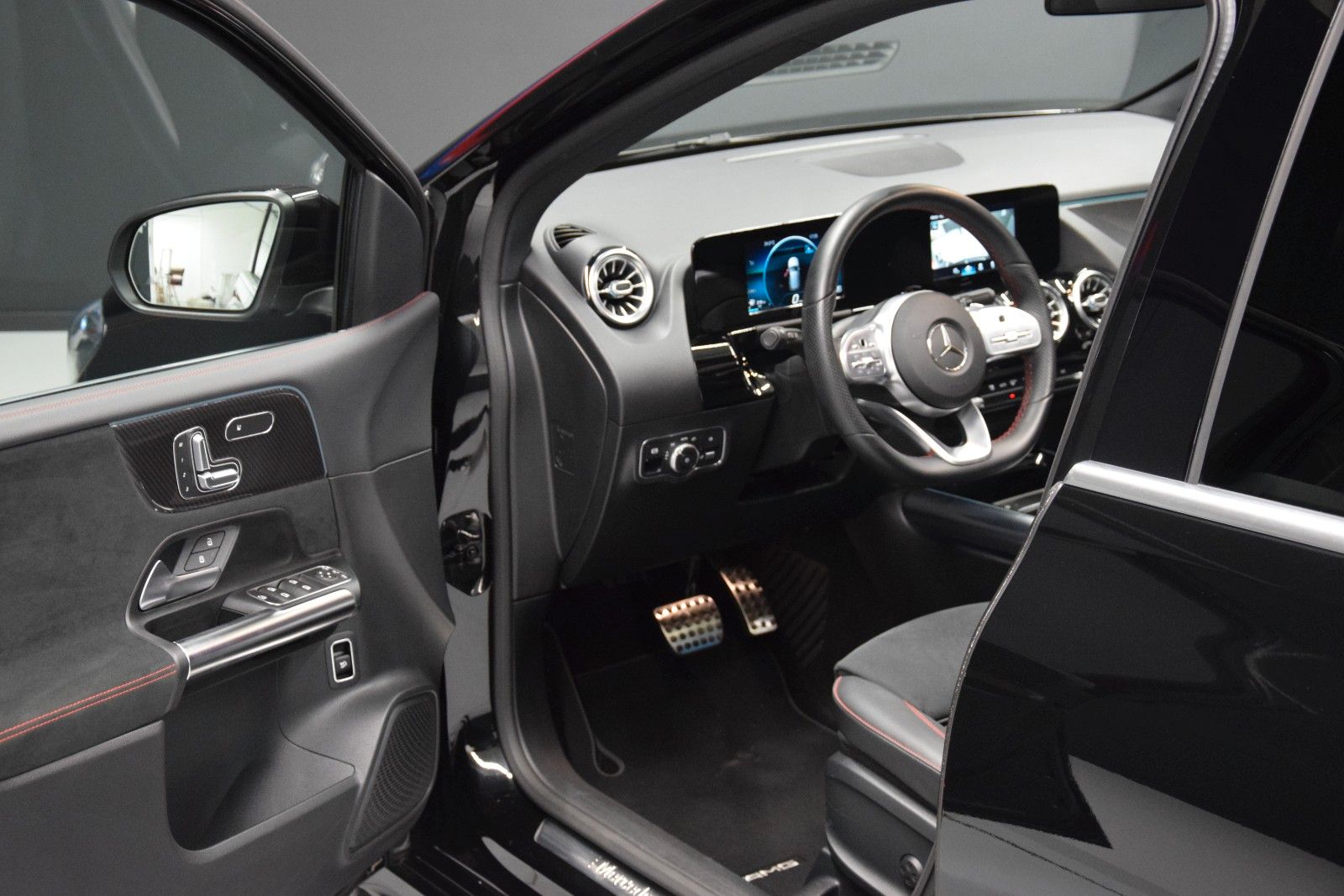 Fahrzeugabbildung Mercedes-Benz B 220 4Matic AMG-Line Pano LED Kamera Tempomat