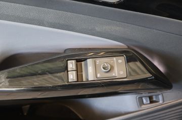 Volkswagen ID.4 Pro Perf. WÄRMEP+HUD+PANO+AHK+SERVO DEFEKT