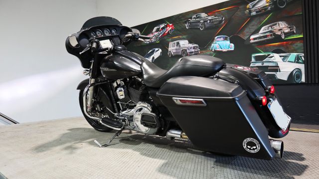 Harley-Davidson FLHX Street Glide 103