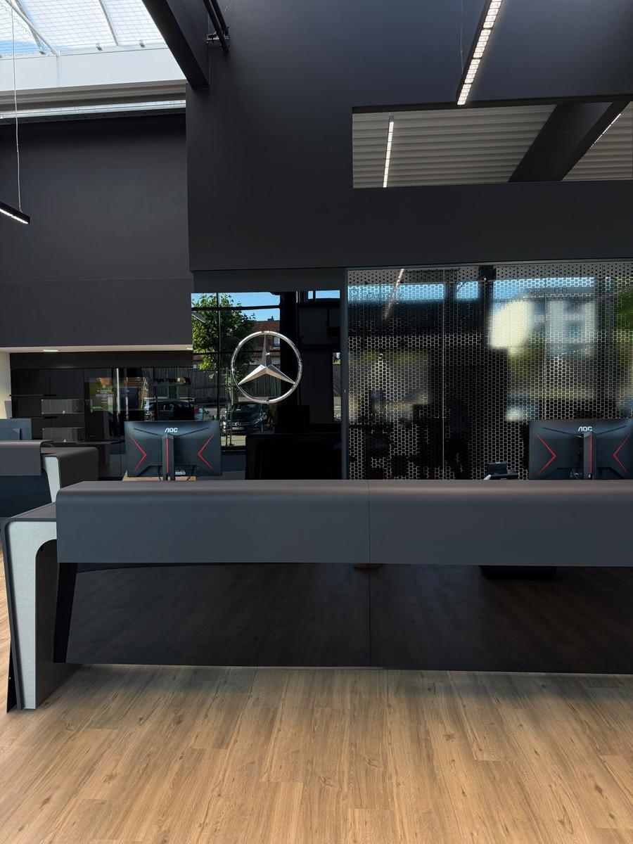 showroom-image-top