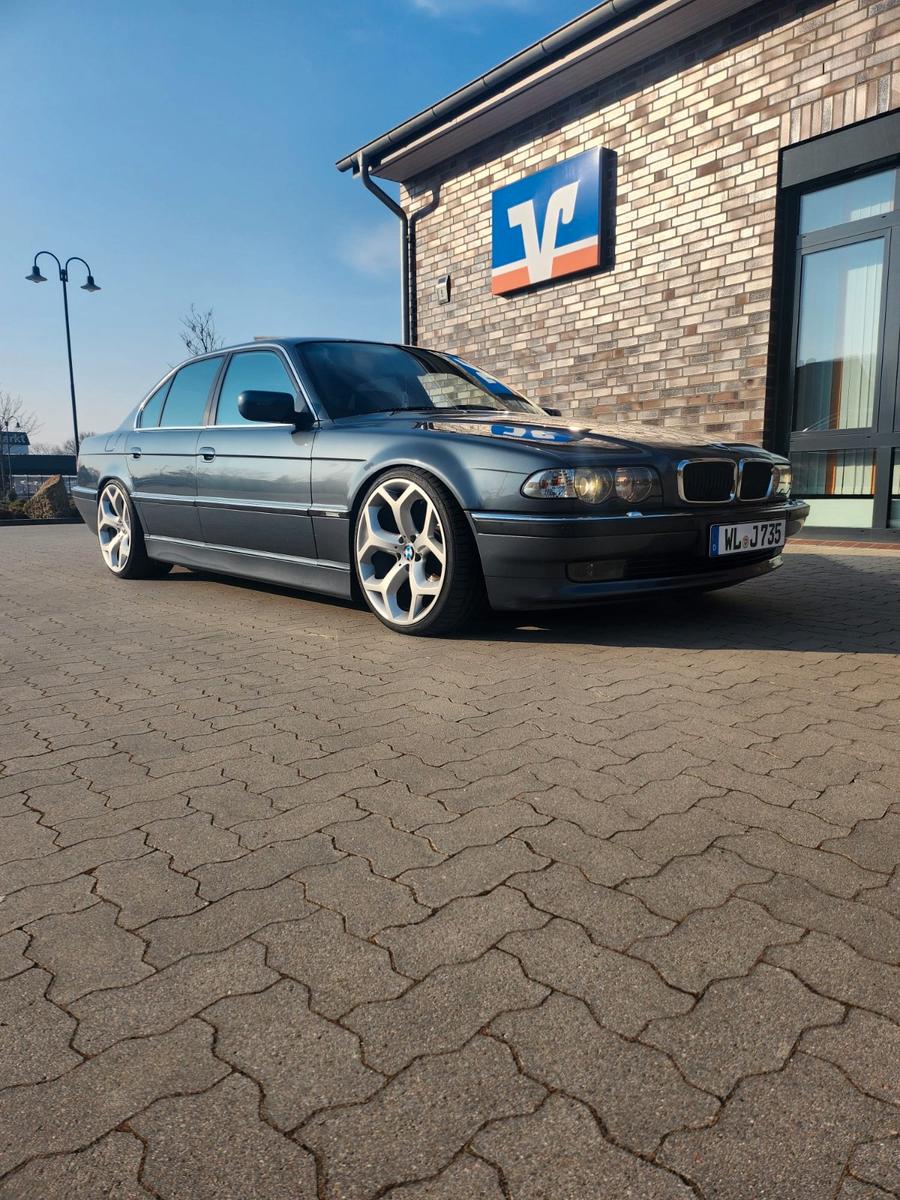 BMW 735