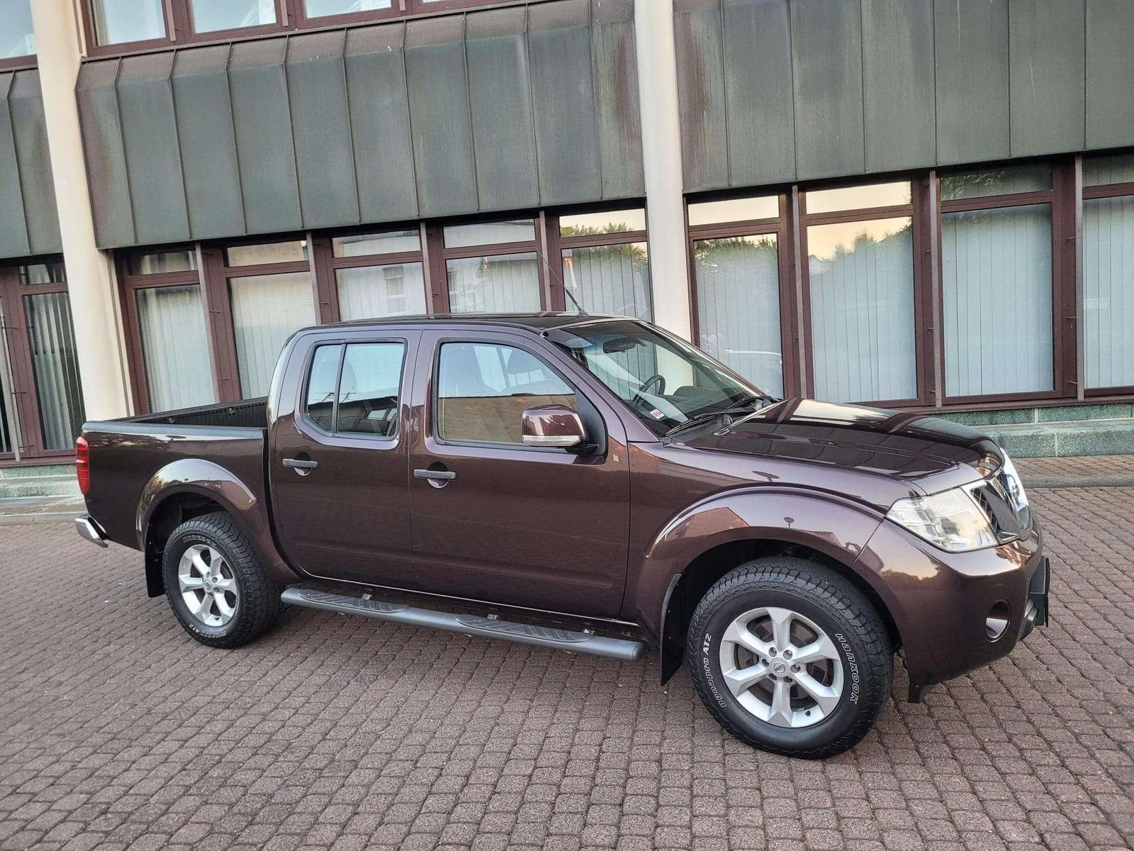 NISSAN NAVARA 2.5 dCi 190ch 4X4 - DOUBLE CAB - ATTELAGE - CLIM BIZONE - SIÈGES CHAUFFANTS - RÉGULATEUR DE VITESSE