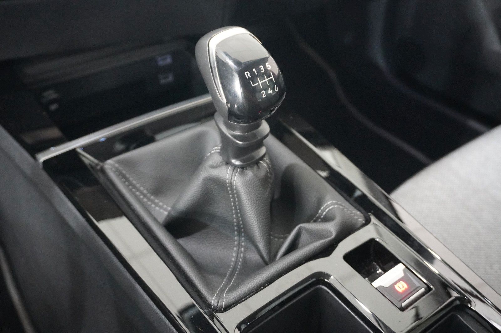 Fahrzeugabbildung Opel Astra L Lim. 1.2T ELEGANCE NAVI/LED/KAMERA/DAB+