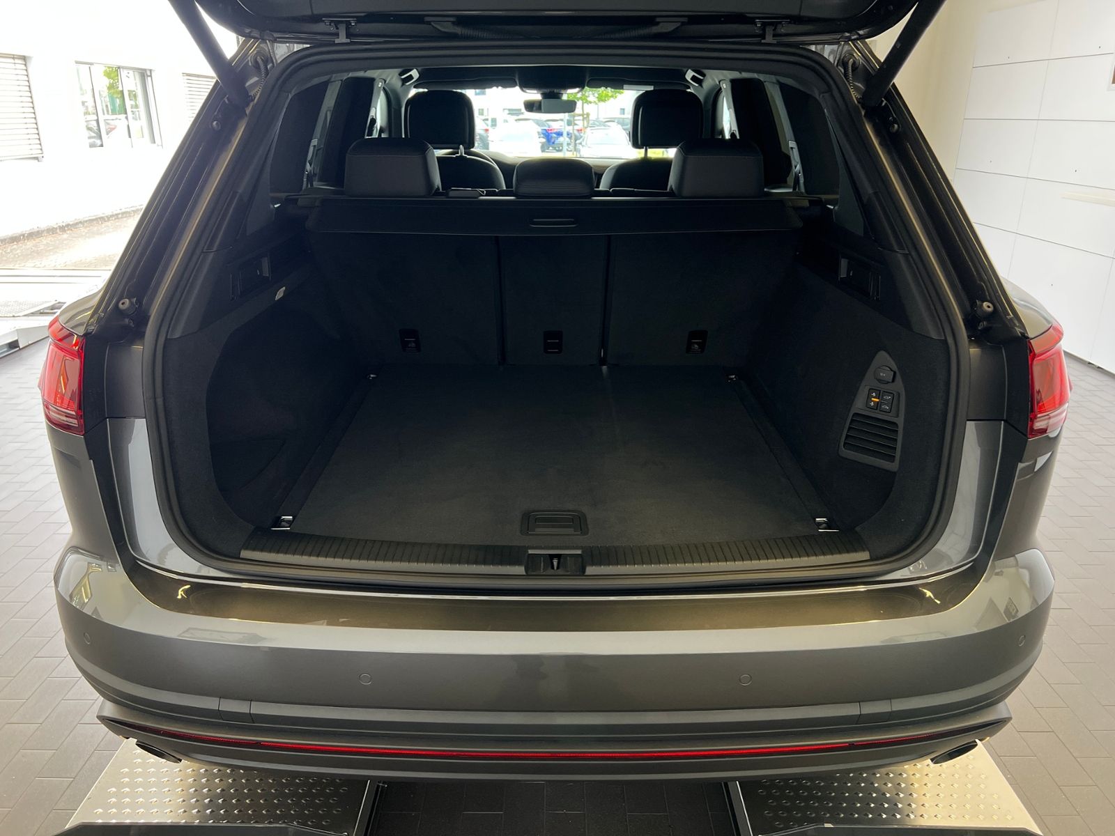 Fahrzeugabbildung Volkswagen Touareg 3.0 TDI 4MOTION *AHK,Luft,Leder,ACC,Kame