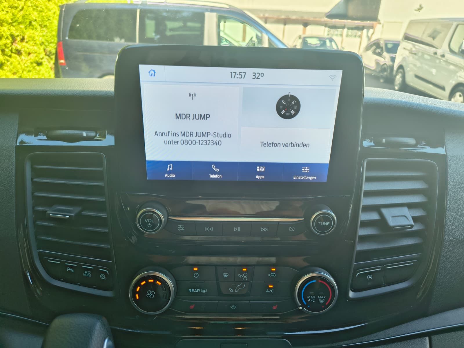 Fahrzeugabbildung Ford Tourneo Custom 320 Aut. L2 BI-XEN+SHZ+CARPLAY+8S