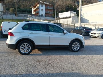 Volkswagen Tiguan - 4