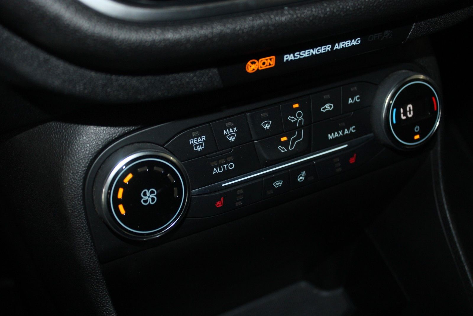 Fahrzeugabbildung Ford Fiesta ACTIVE PLUS 5T NAVI PANO B&O ACC WinterP