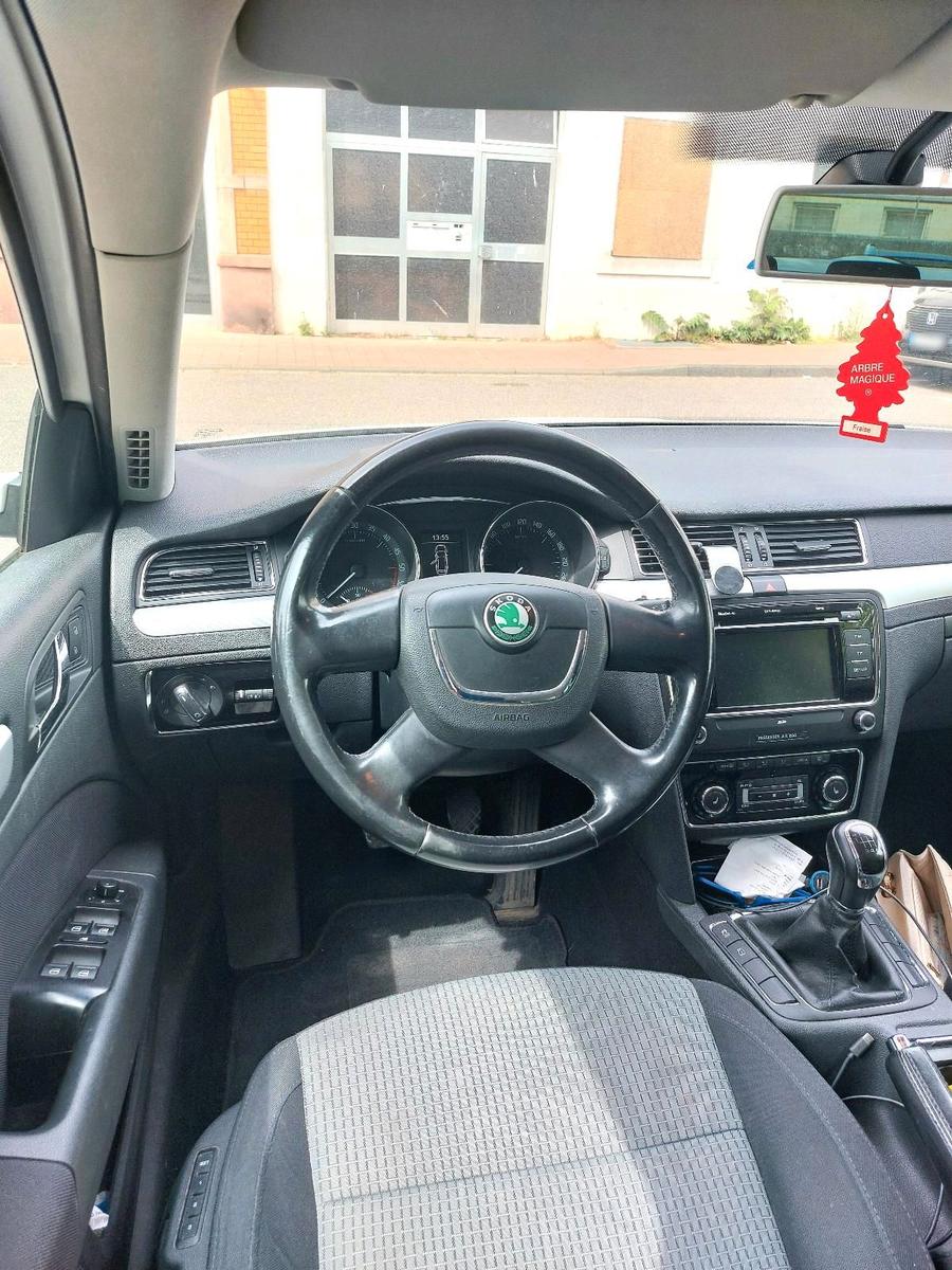 Skoda Superb 2011 — photo 9