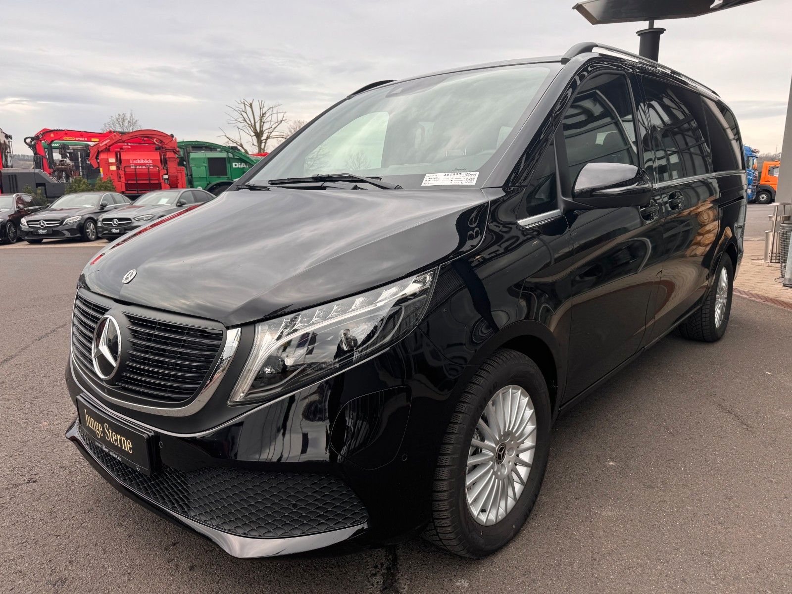 Fahrzeugabbildung Mercedes-Benz EQV 300 AVANTGARDE 360Kamera DISTRONIC Leder