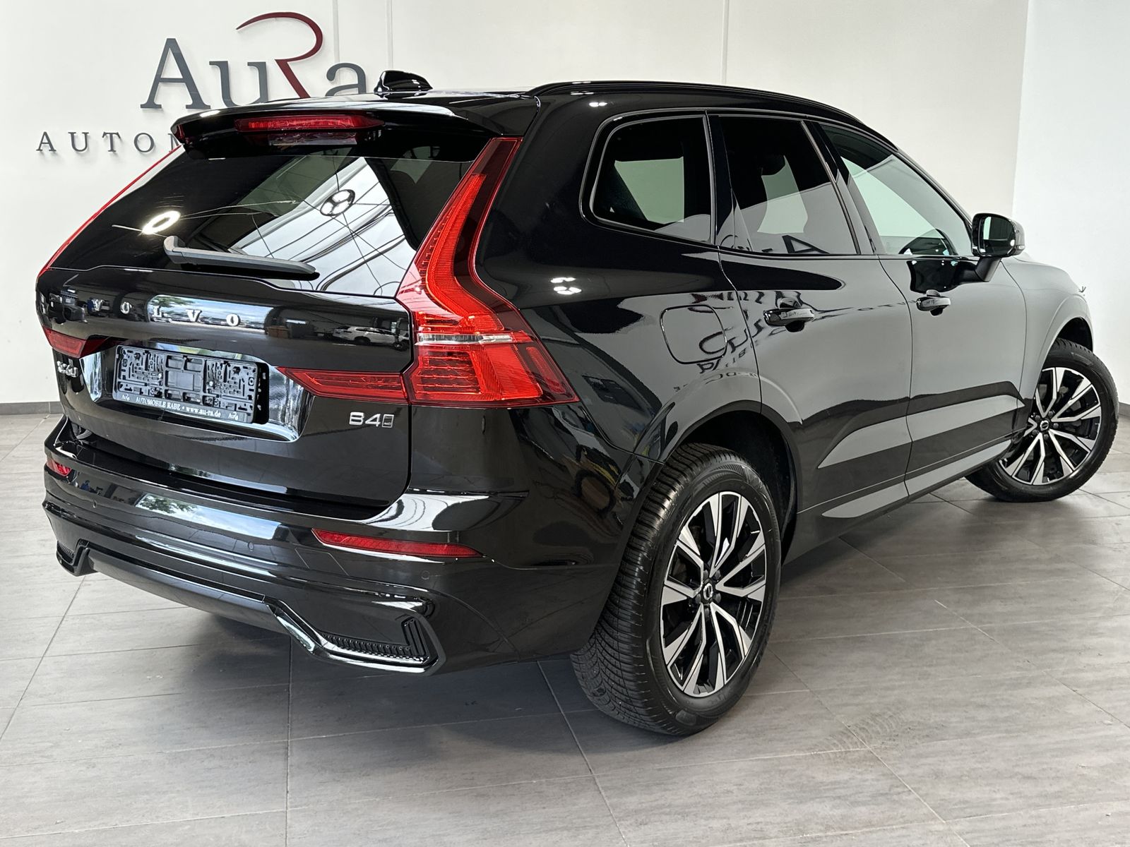 Fahrzeugabbildung Volvo XC60 B4 D AWD Plus Dark NAV+LED+PANORAMA+AHK+H&K