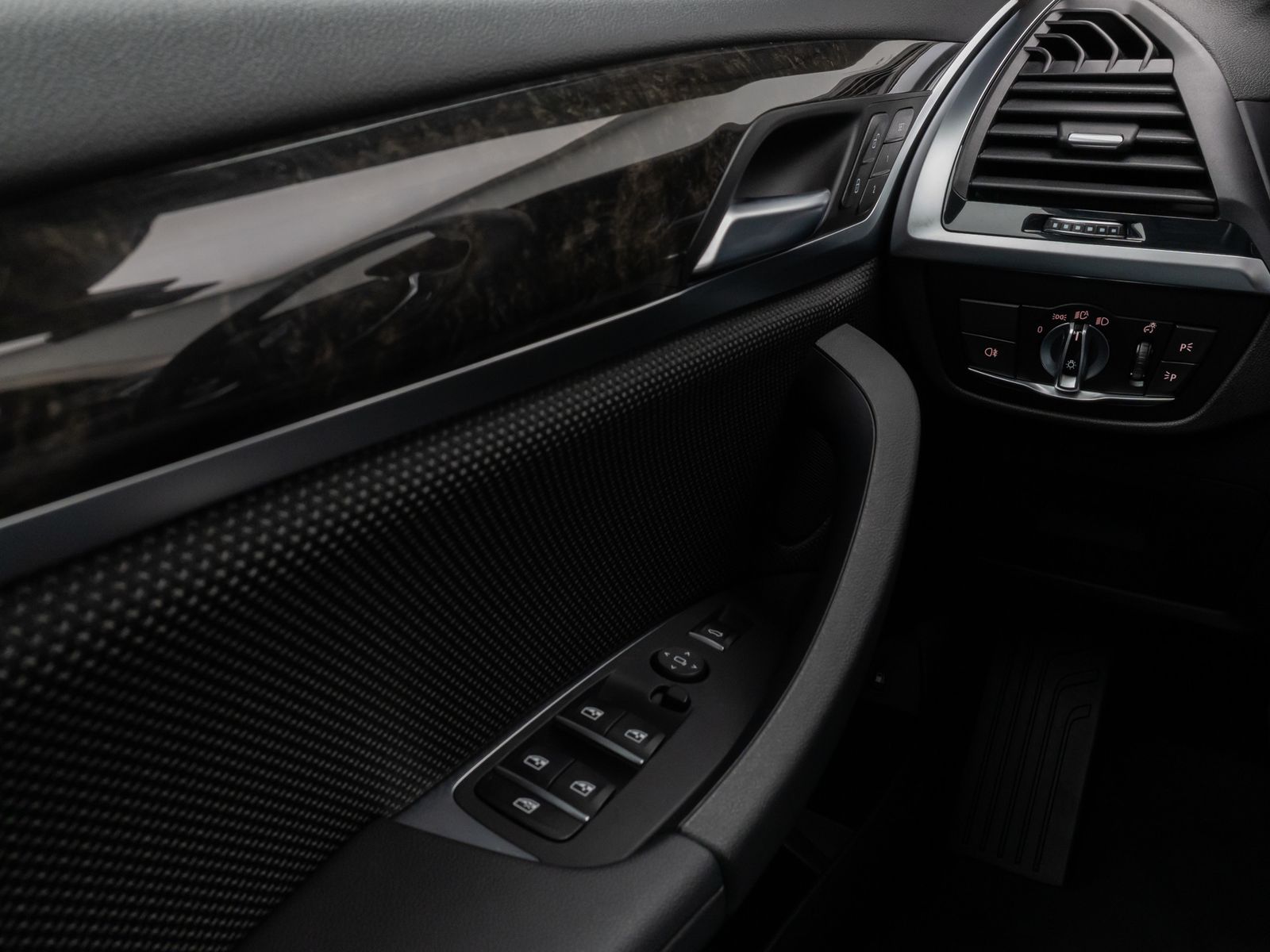 Fahrzeugabbildung BMW X3 xD30e Kamera DAB HiFi Lenkrhzg Komfort Alarm