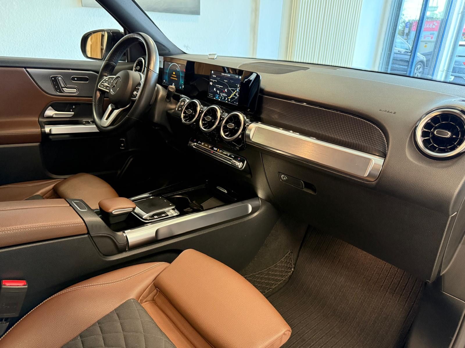 Fahrzeugabbildung Mercedes-Benz GLB 200 / SCHEKCHEFT / LED / NAVI / KAMERA