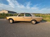 Mercedes-Benz W 123 240D Mercedes Benz Oldtimer H Kennze... - Mercedes-Benz 240 mit Diesel-Antrieb