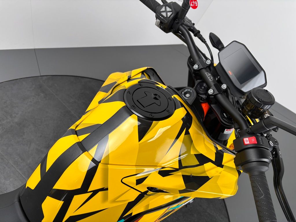 Fahrzeugabbildung KTM 890 DUKE R *DUNLOP-EDITION *SC-PROJECT