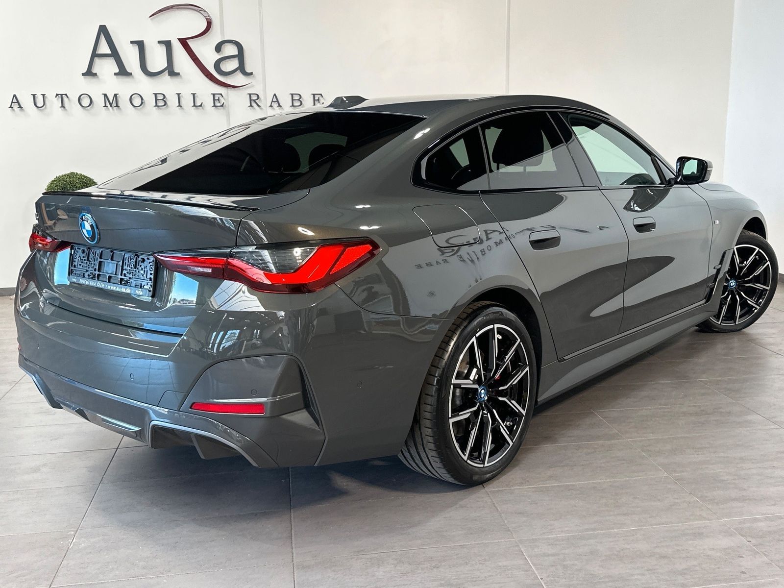 Fahrzeugabbildung BMW i4 eDrive40 Gran Coupe M-Sport NAV+LED+KAM+SHZ