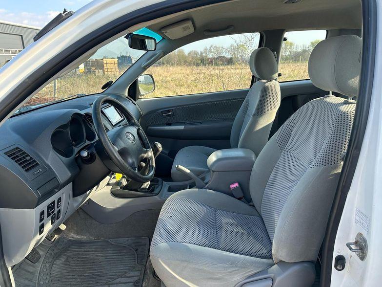 TOYOTA HILUX 4WD 2.5 DIESEL - 120 CV- GPS - BVM - ATTELAGE FIXE