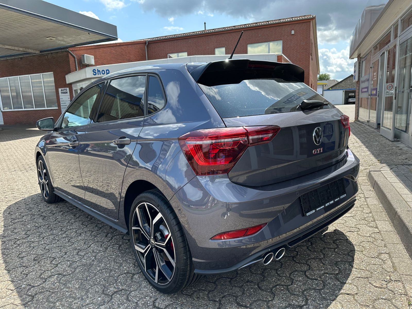 Fahrzeugabbildung Volkswagen Polo GTI 2.0 TSI DSG Navi/ACC/Matrix/IQ/SHZG/18"