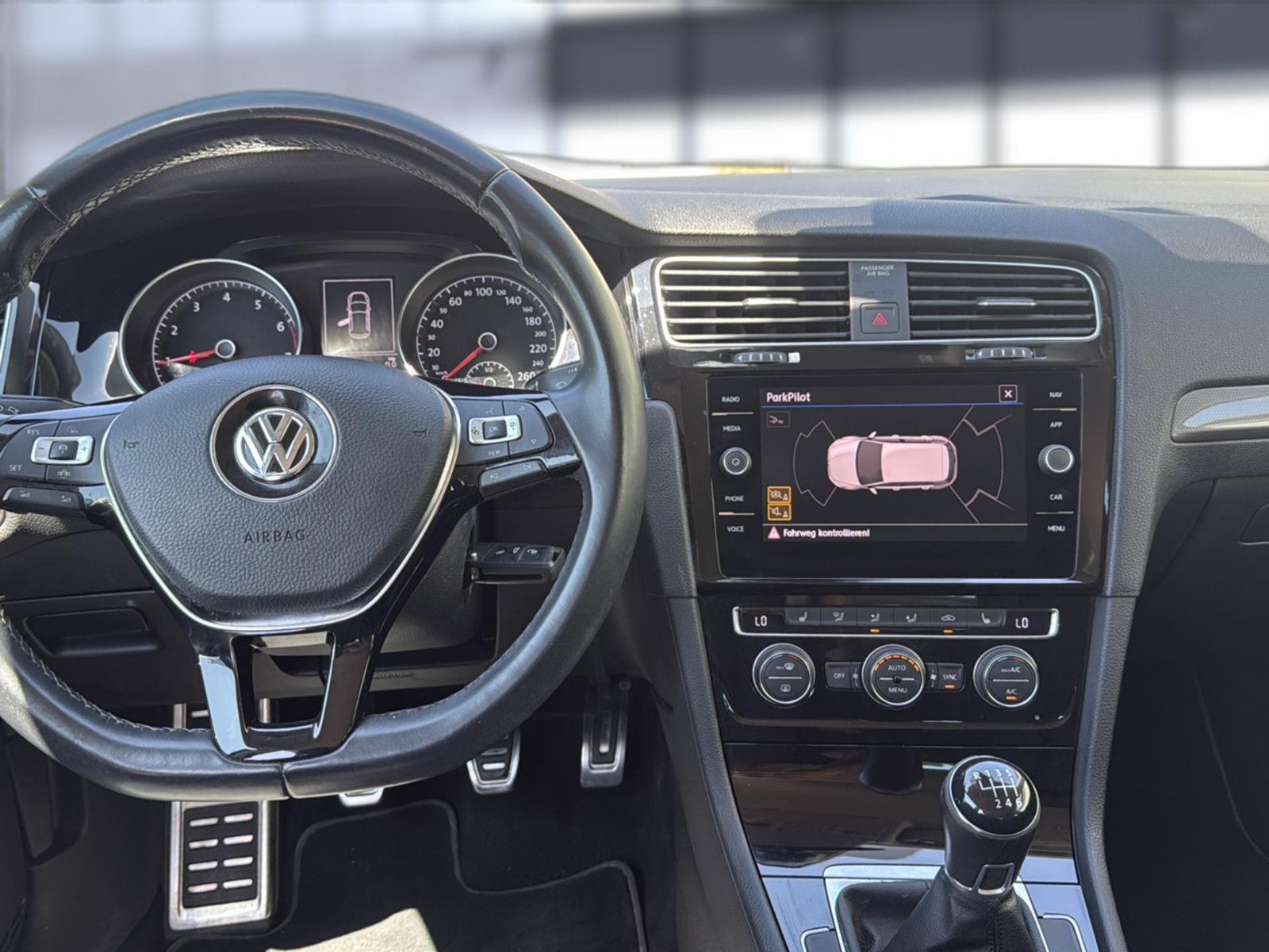 Fahrzeugabbildung Volkswagen Golf VII Lim. IQ.DRIVE / unfallfrei
