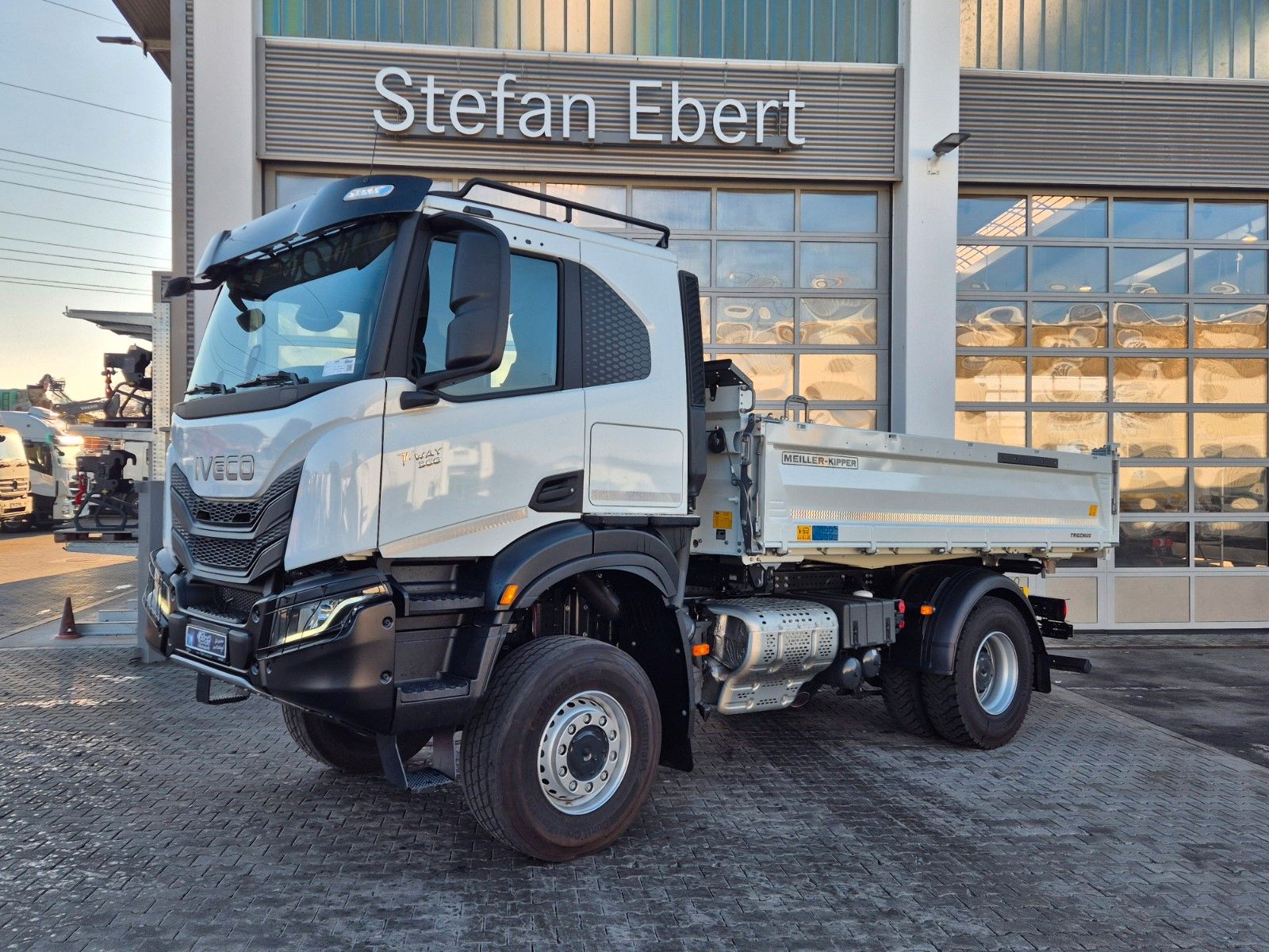 Fahrzeugabbildung Iveco AT190T36W/P 4x4 Allrad, Meiller-Dreiseitenkipper