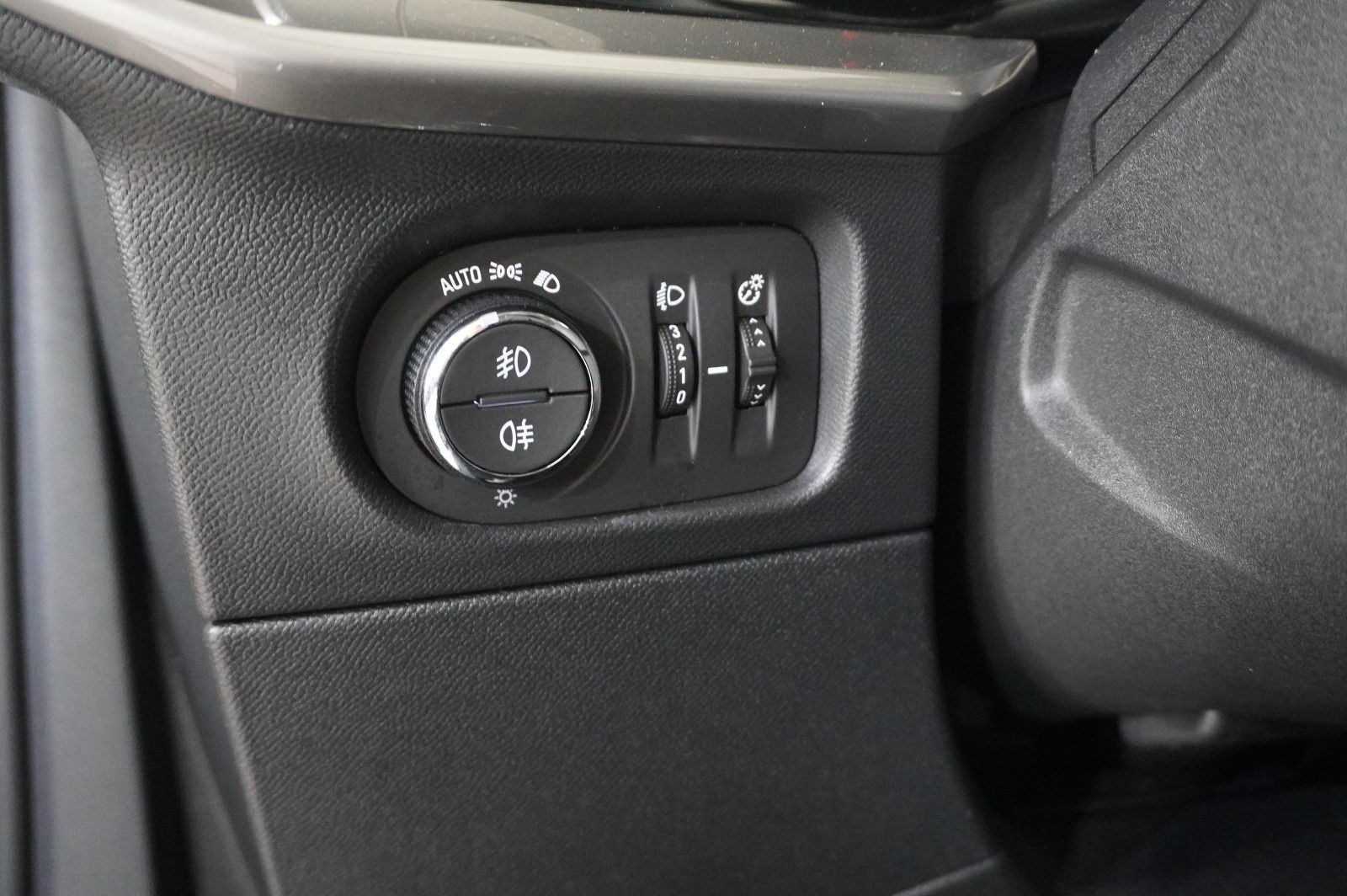 Fahrzeugabbildung Opel Mokka 1.2T ELEGANCE NAVI/LED/KAMERA/SH/SPORT/DAB