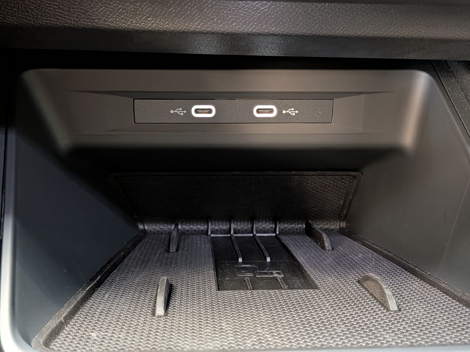 Fahrzeugabbildung CUPRA Leon 1.5 eTSI Dynamic-Edge-Paket AHK*PANO*CAM*18