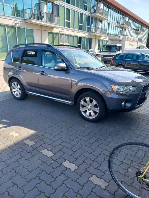 Image of Mitsubishi Outlander