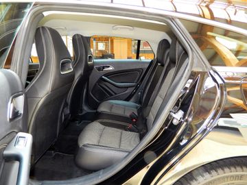 Mercedes CLA 180 Shooting Brake - 12