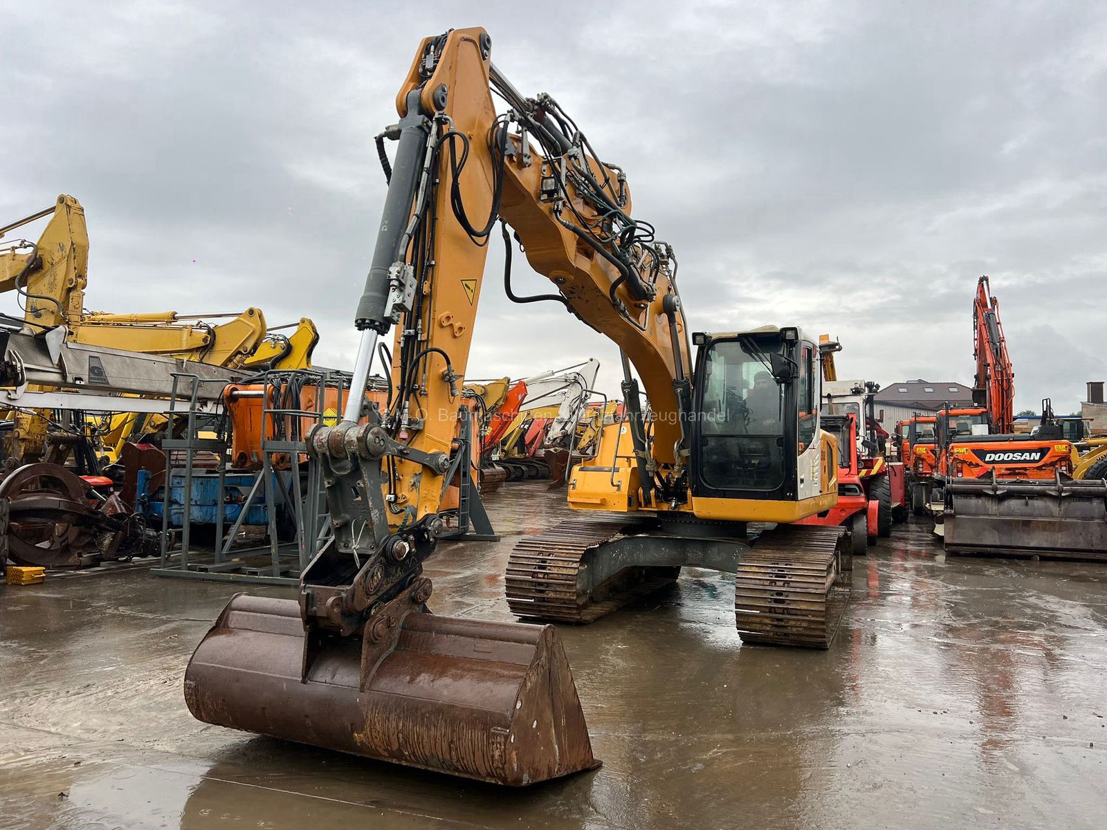 Fahrzeugabbildung Liebherr R 918 LC / ZSA / AC / Hammerleitung/ SW/