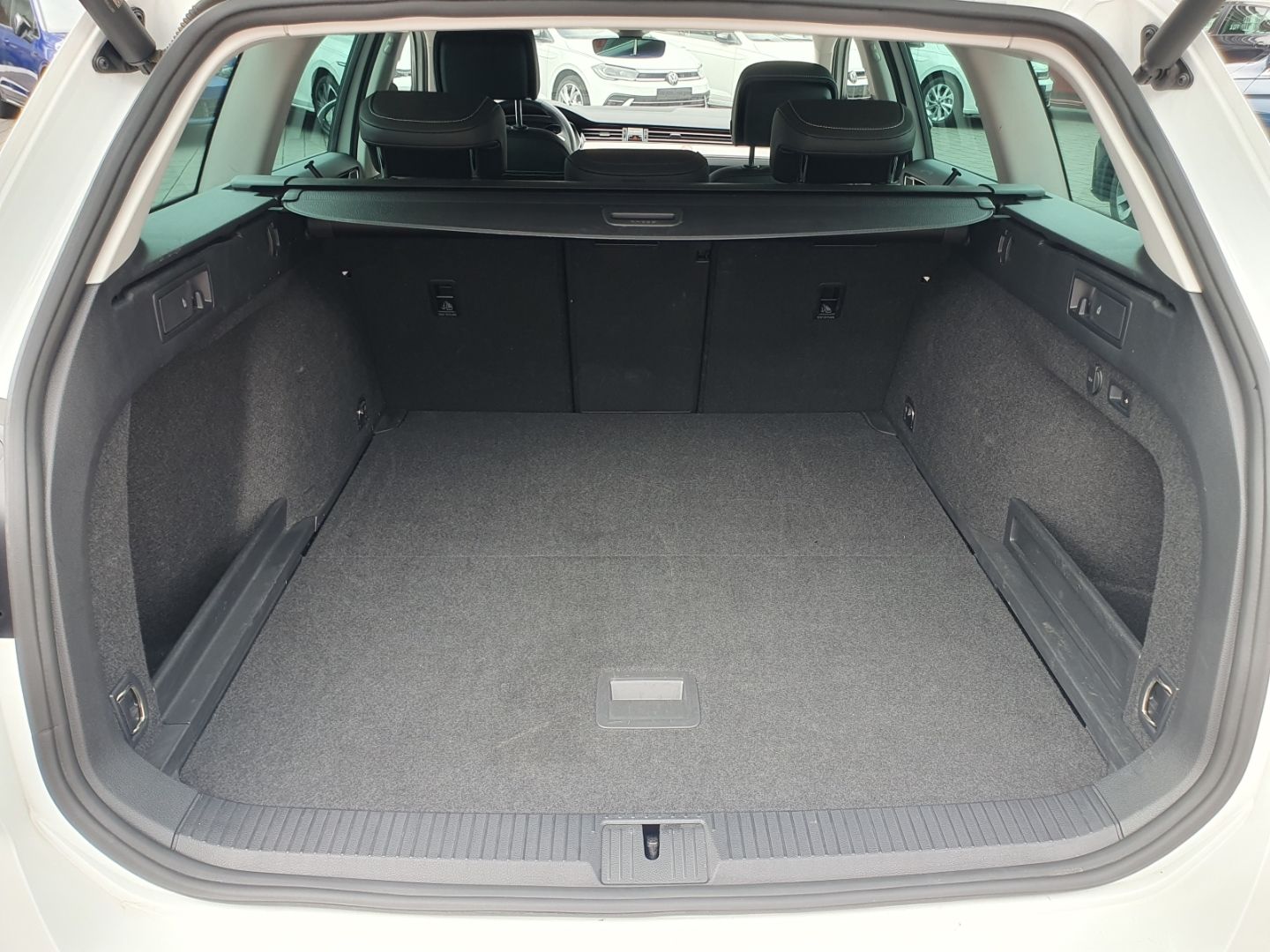 Volkswagen Passat Variant Elegance 2.0 TDI AHK-klappbar Nav foto 11