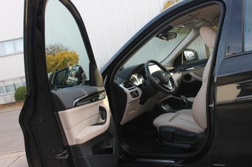 Fahrzeugabbildung BMW X1 xDrive 20i Sport-Line Leder PDC SHZ Hifi