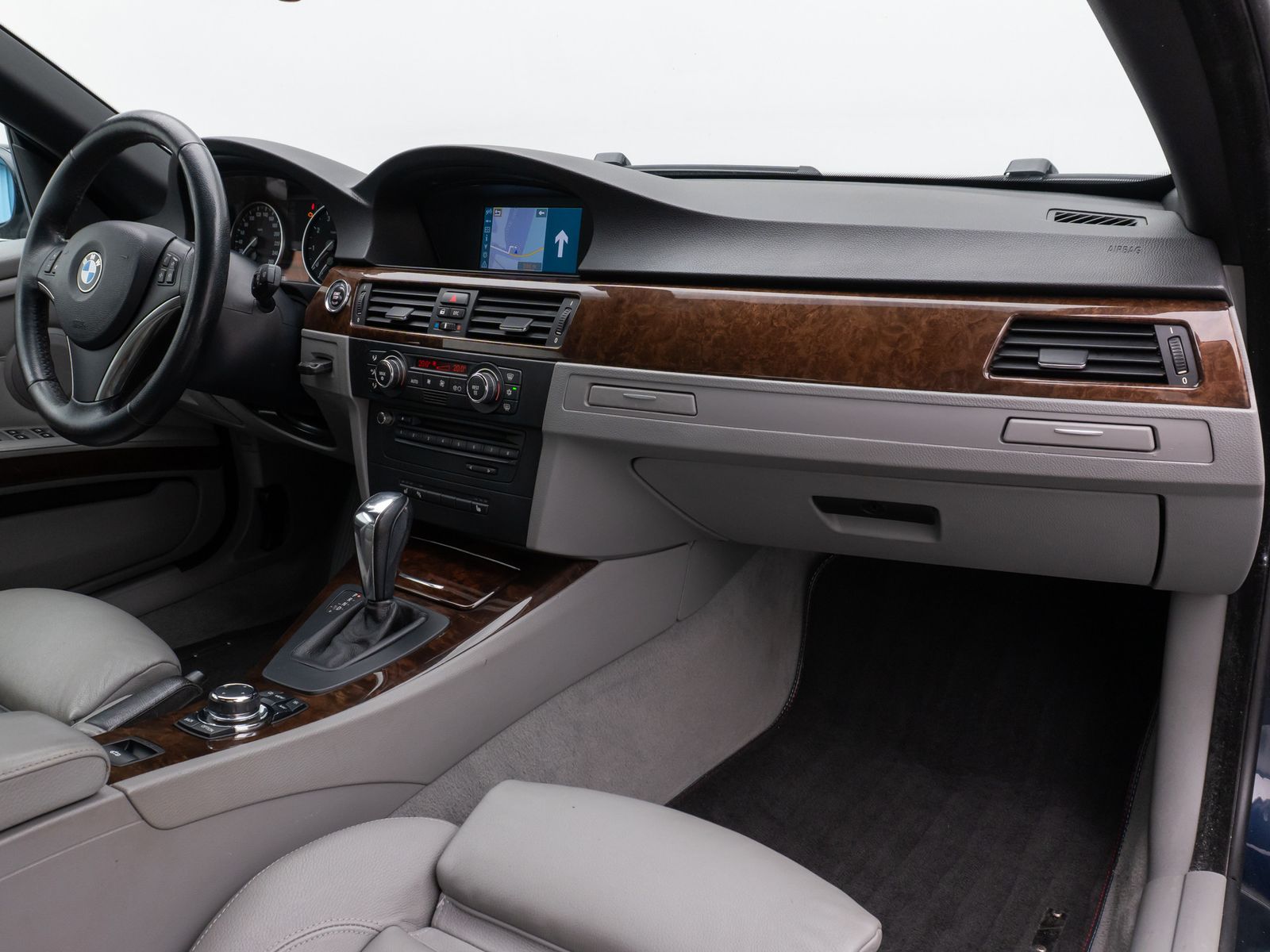 Fahrzeugabbildung BMW 320i Cabrio PDC Navi Sitzhzg Xenon 8fach Sport