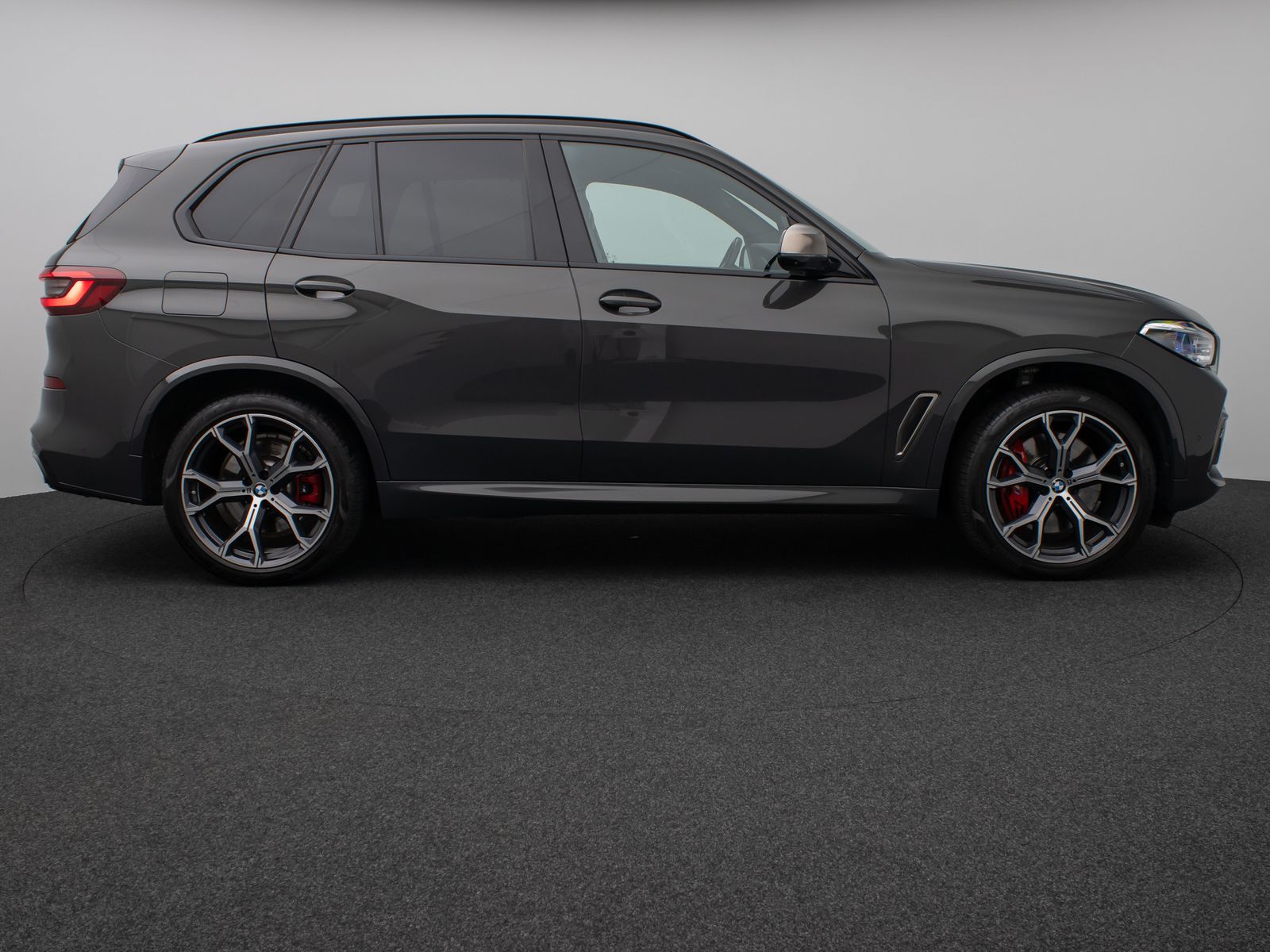 Fahrzeugabbildung BMW X5 M50i Panorama 360°Laser HUD DAB B&W Massage