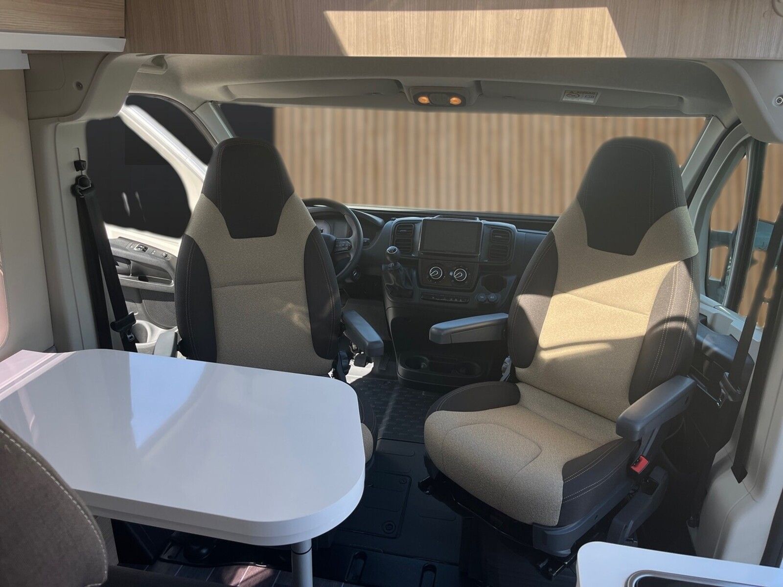 Fahrzeugabbildung Forster Livin Up FV599EBL 4040 Sondernachlass - 140 PS