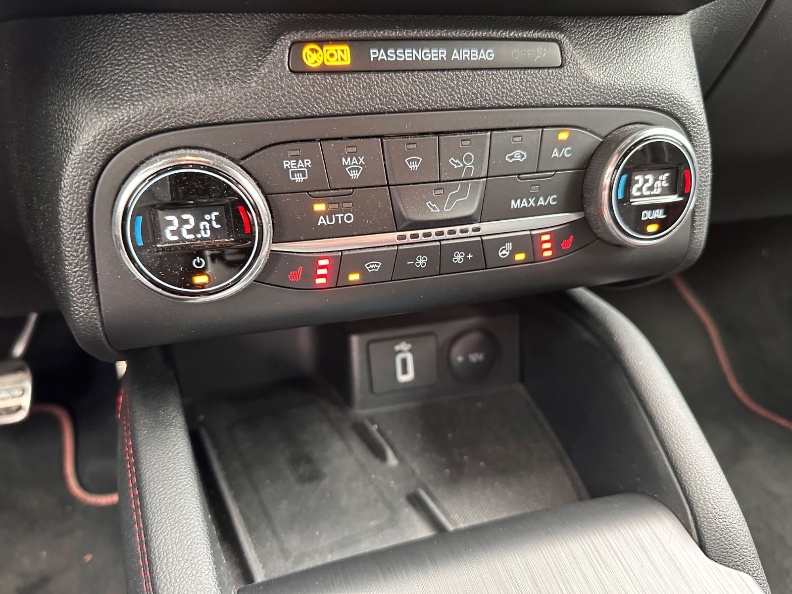 Fahrzeugabbildung Ford Focus Turnier ST-Line X 1.5 EB AHK/ACC/LED/Navi