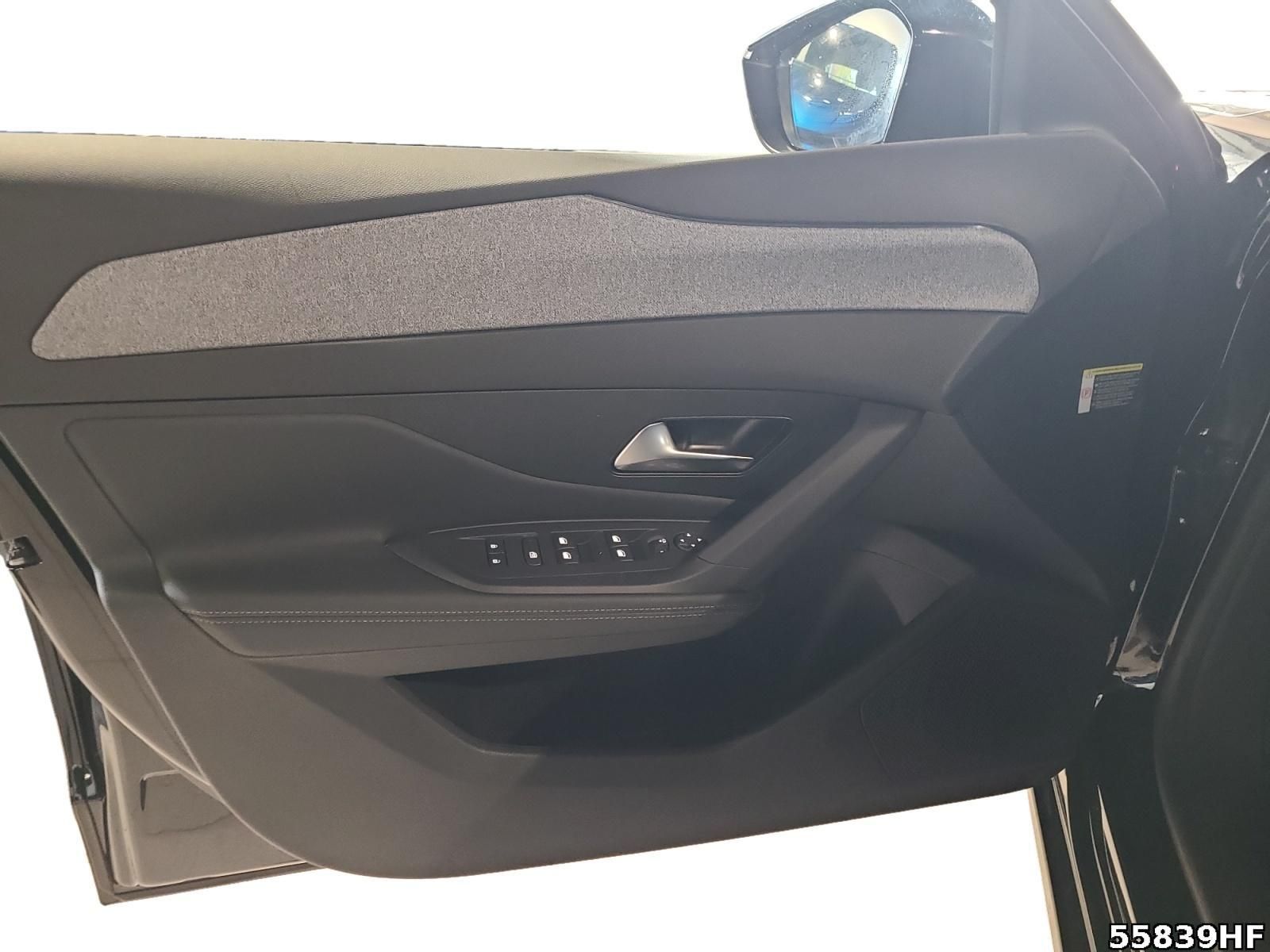 Fahrzeugabbildung Peugeot 308 SW Allure Hybrid 145 PS AT