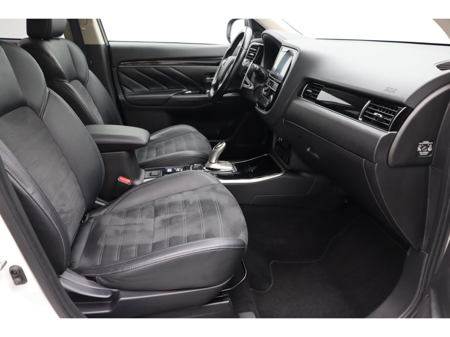 Fahrzeugabbildung Mitsubishi Plug-in Hybrid Outlander PHEV Basis 4WD Tempomat
