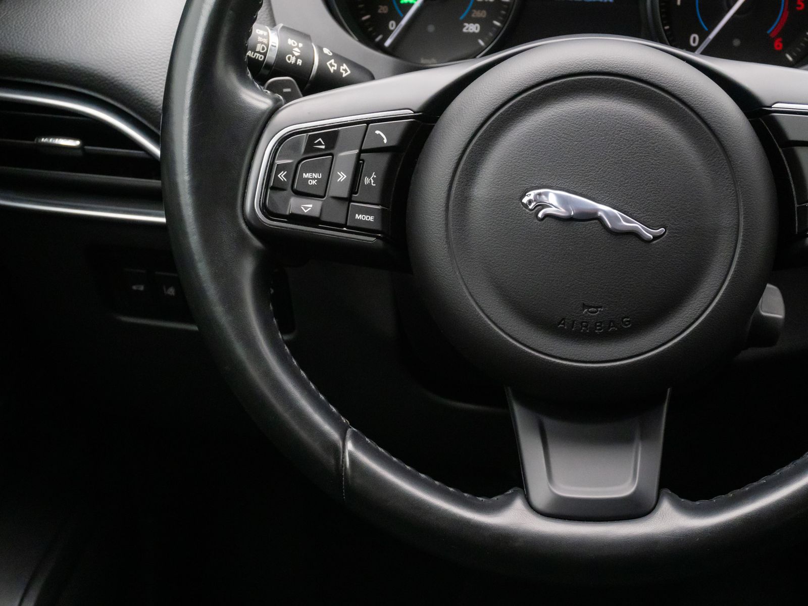 Fahrzeugabbildung Jaguar F-PACE Pure AWD Xenon Memory Kamera Tempomat 20"