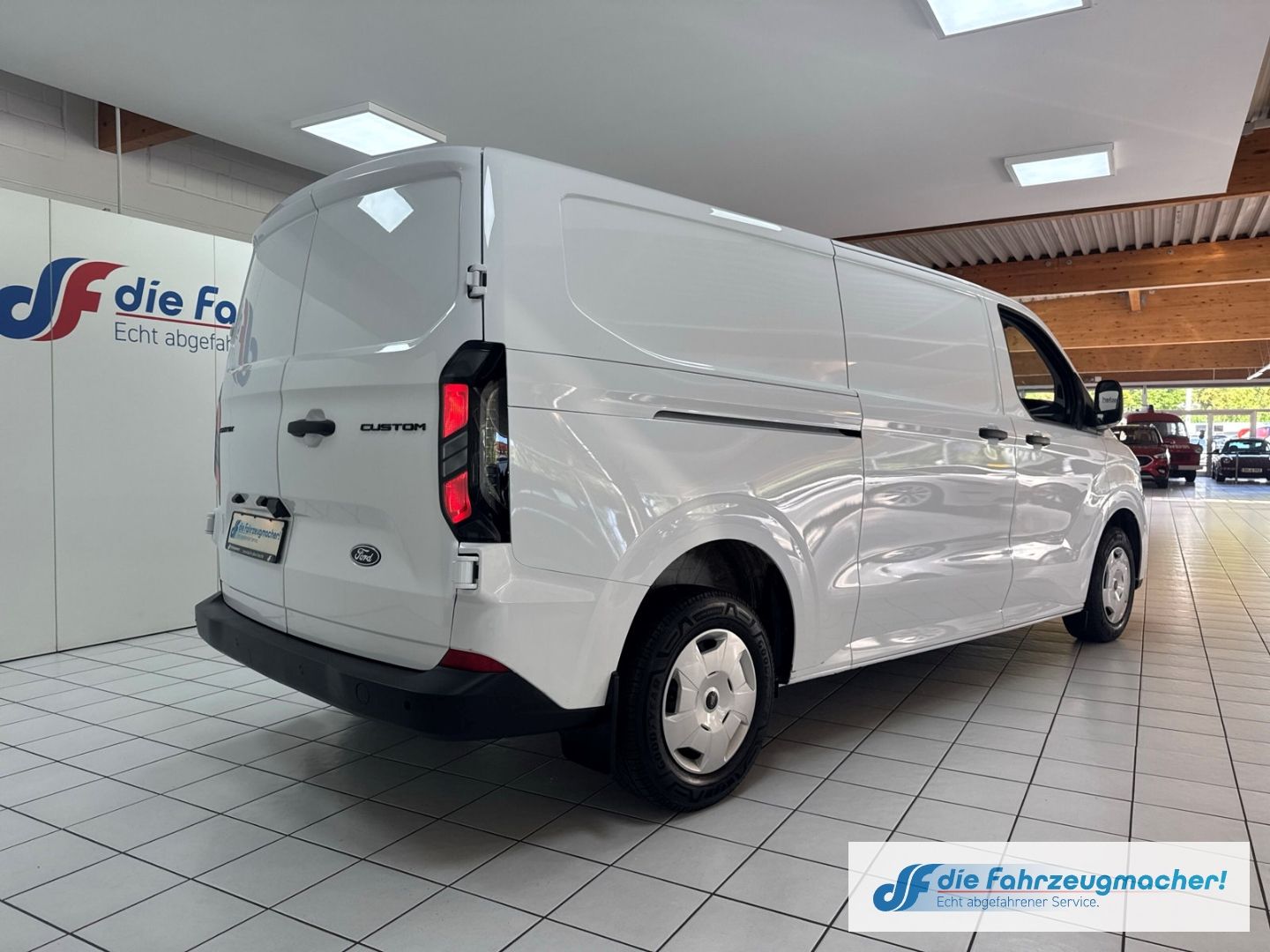 Fahrzeugabbildung Ford Transit Custom Kasten 320 L2 Trend FWD 2.0 EcoBl