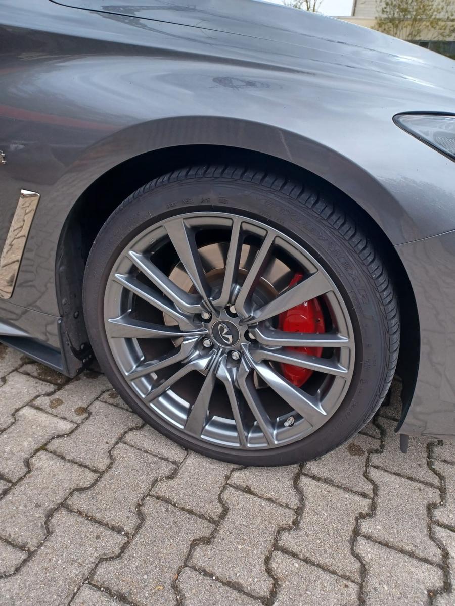 Infiniti Q60 3.0l AWD V6 405 PS
