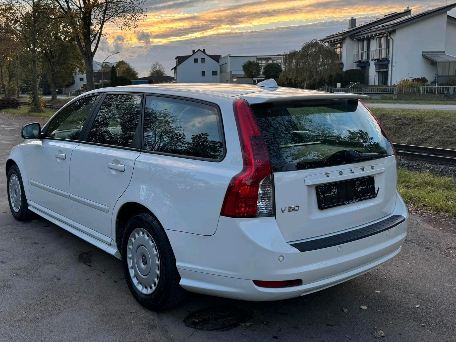 Volvo V50 2011 — photo 8