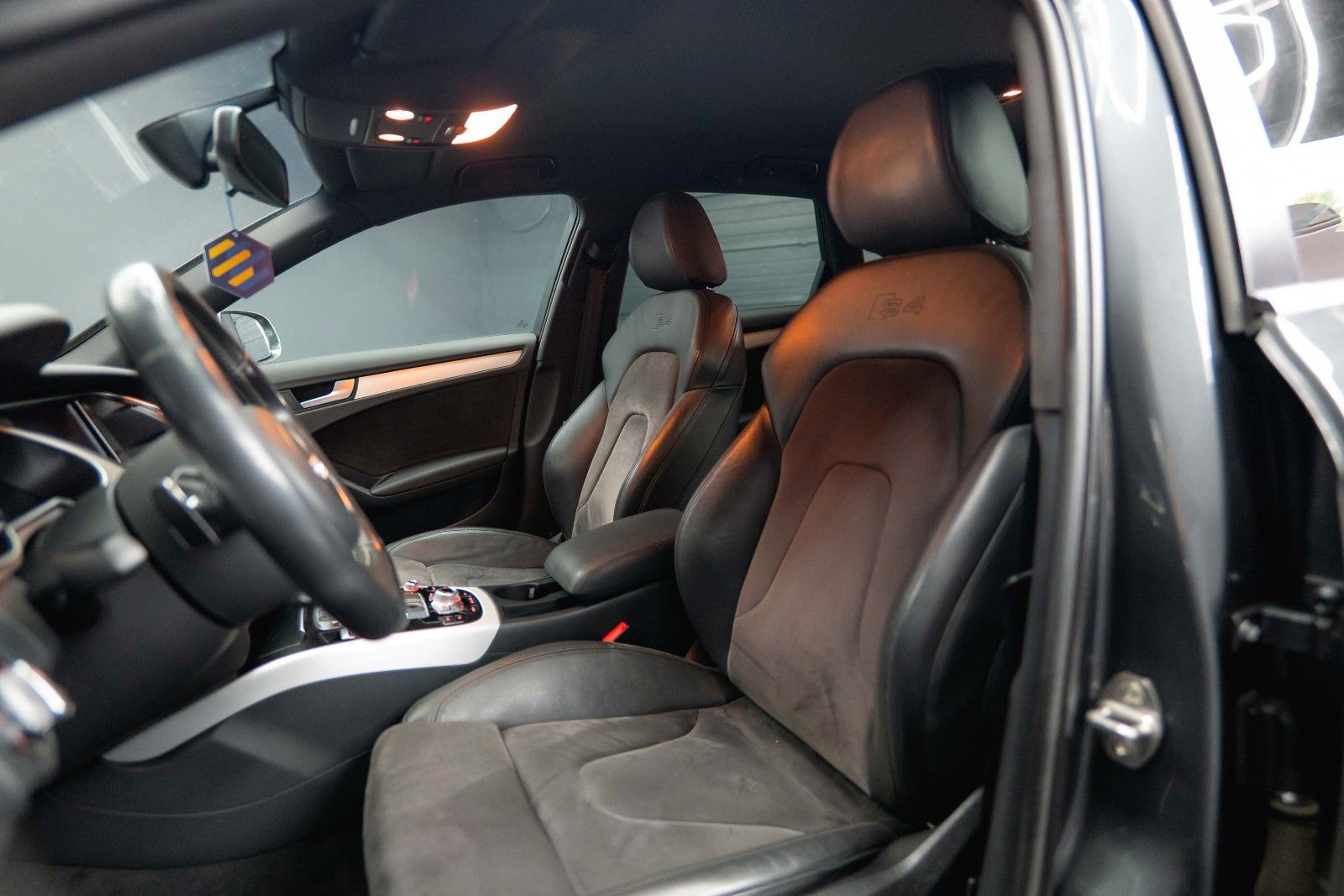 Fahrzeugabbildung Audi S4 Avant 3.0 TFSI quattro | Top Zustand | LED