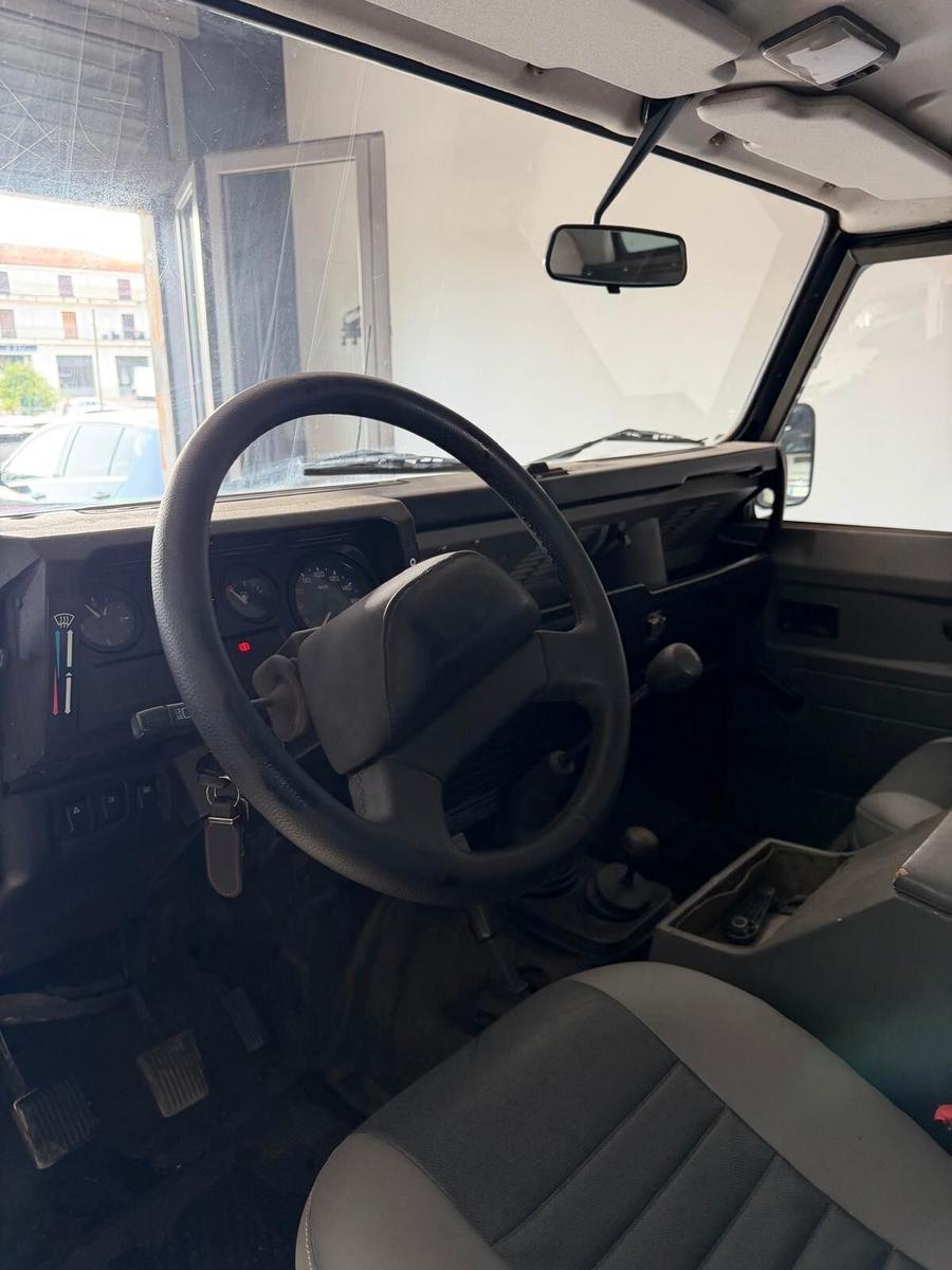 Land Rover Defender 90 2.5 TD5 122ch - Pneus neufs - Chassis sain - Banquette arrière