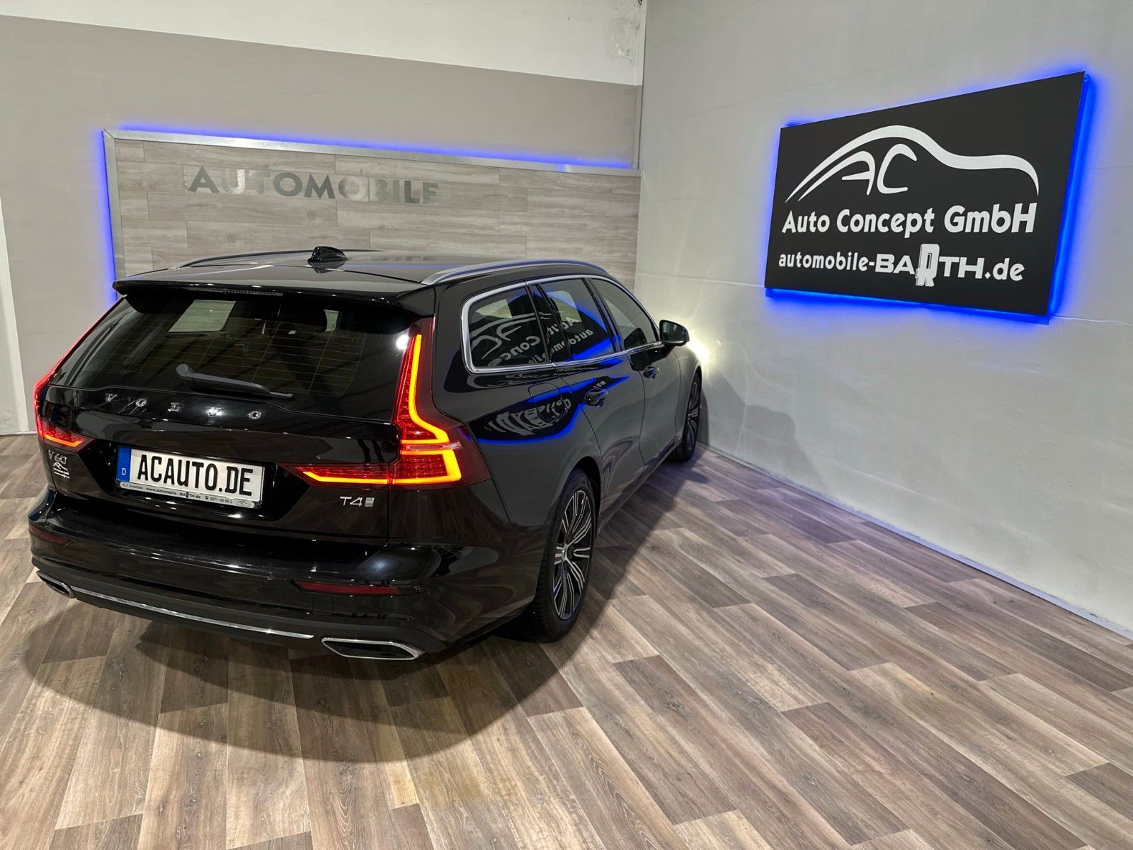 Fahrzeugabbildung Volvo V60 T4 Kombi Inscription*SHZ*LED*Sportfahrwerk*